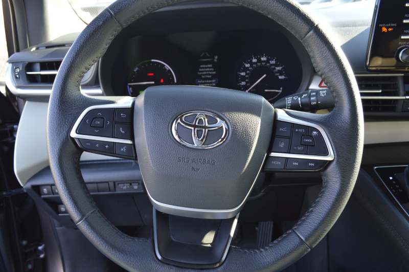 Toyota Sienna 2021 price $41,880
