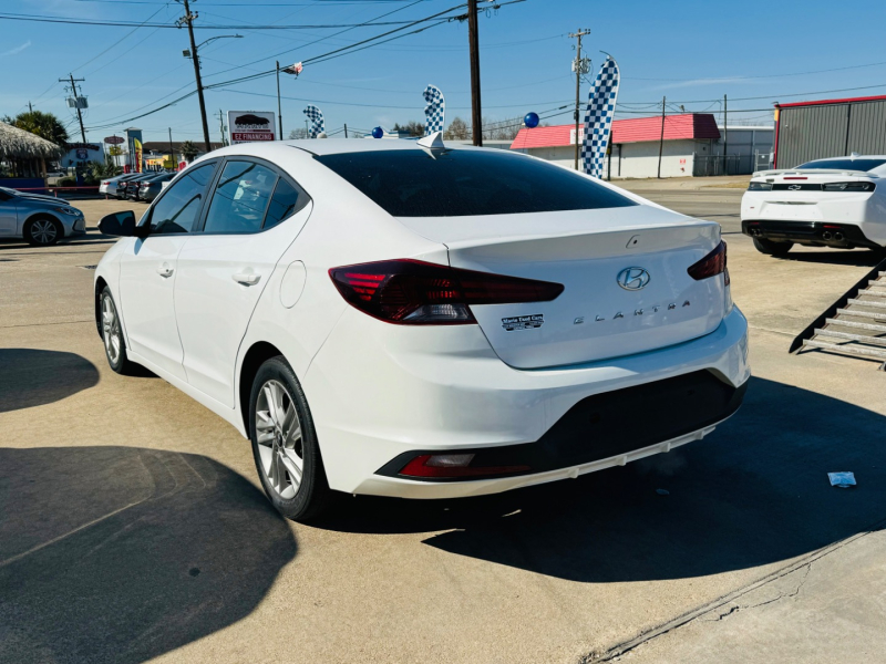 Hyundai Elantra 2019 price $2,500