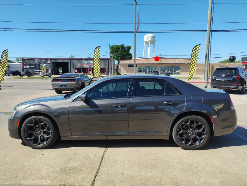 Chrysler 300 2019 price $24,995