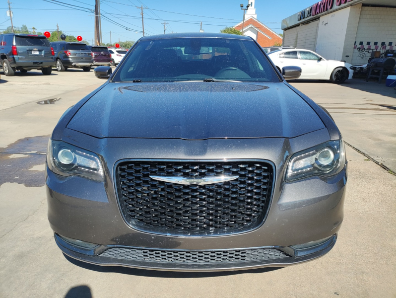 Chrysler 300 2019 price $24,995