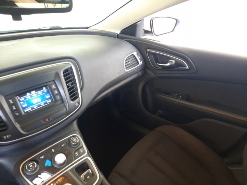 Chrysler 200 2015 price $11,977