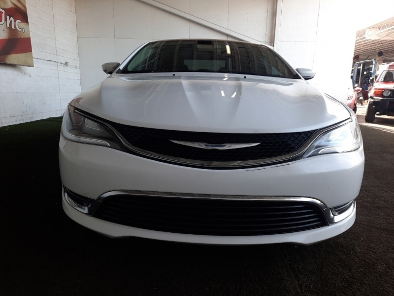 Chrysler 200 2015 price $11,977