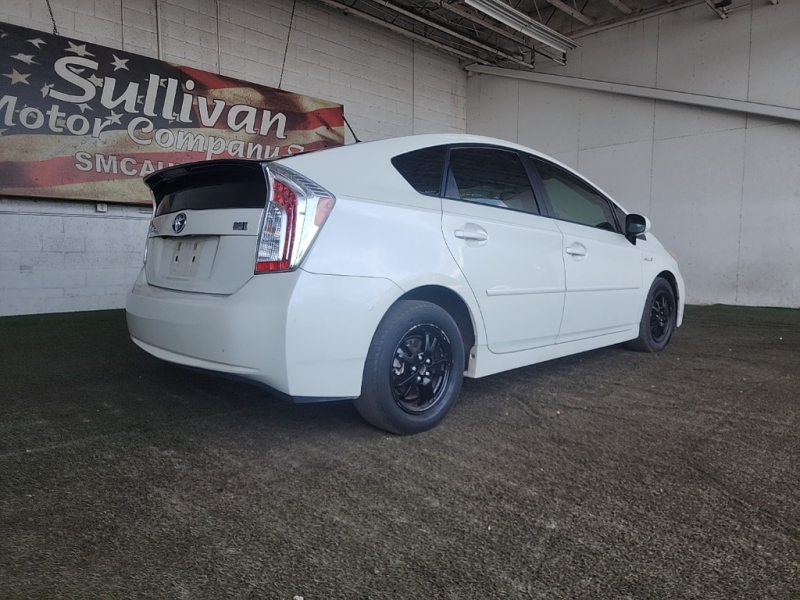 Toyota Prius 2014 price $12,877