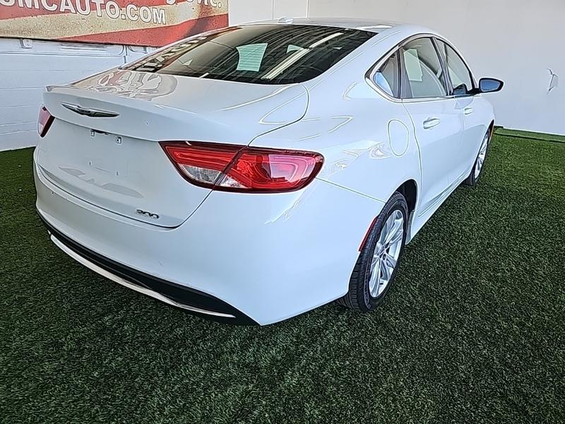Chrysler 200 2015 price $11,618
