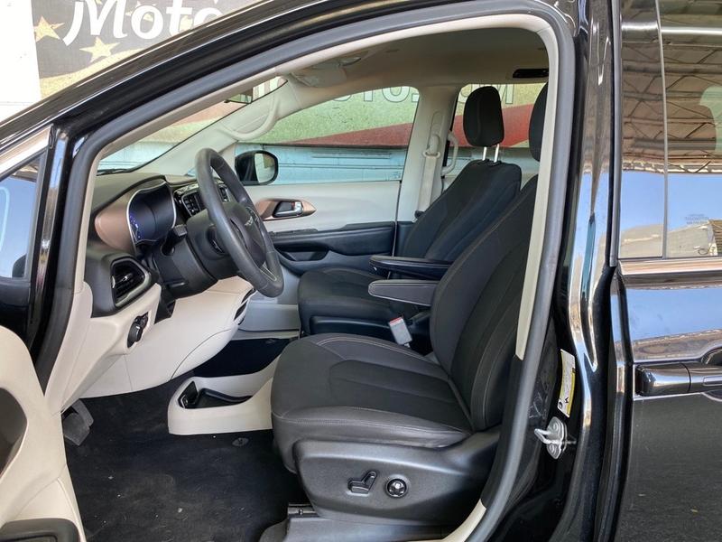 Chrysler Pacifica 2018 price $20,377