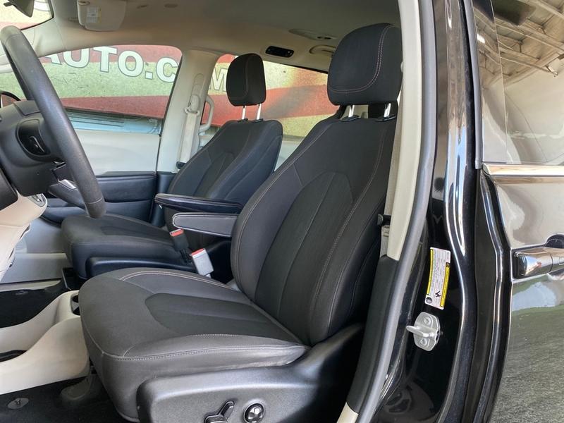 Chrysler Pacifica 2018 price $20,377