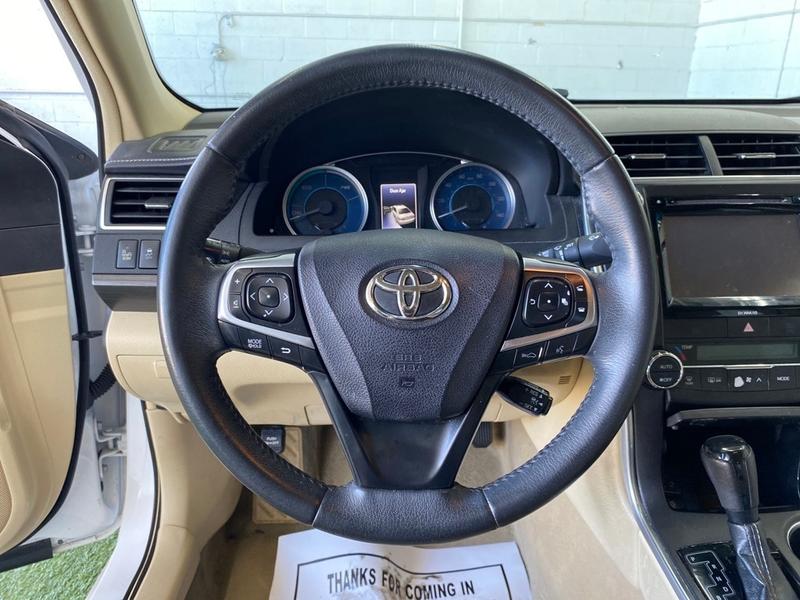 Toyota Camry Hybrid 2017 price $18,177