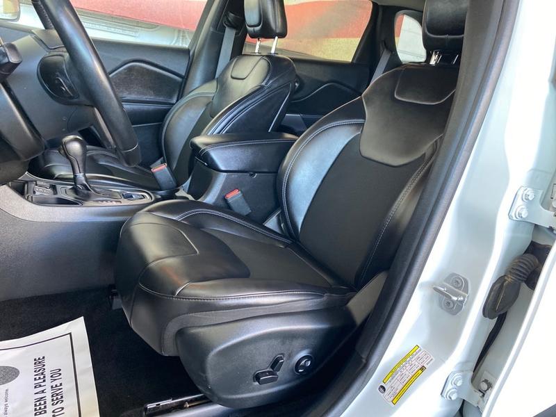 Jeep Cherokee 2019 price $19,877