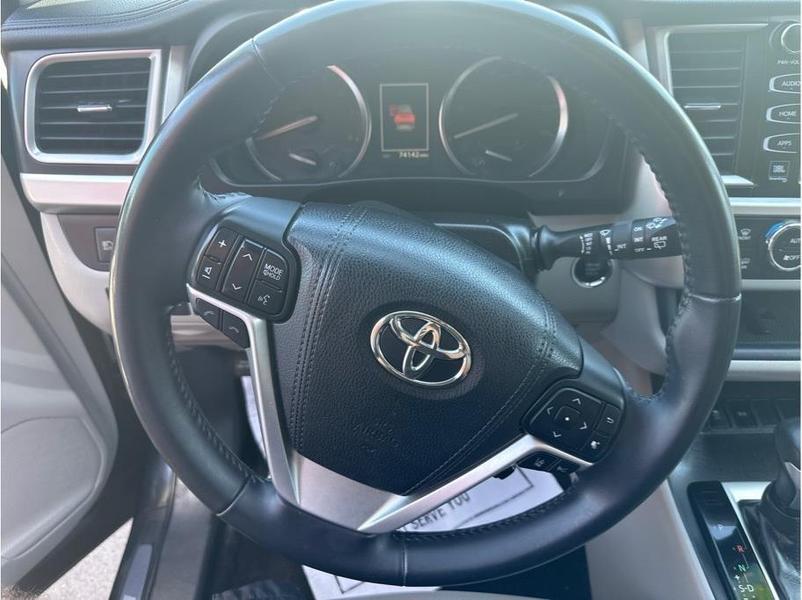 Toyota Highlander 2017 price $26,895