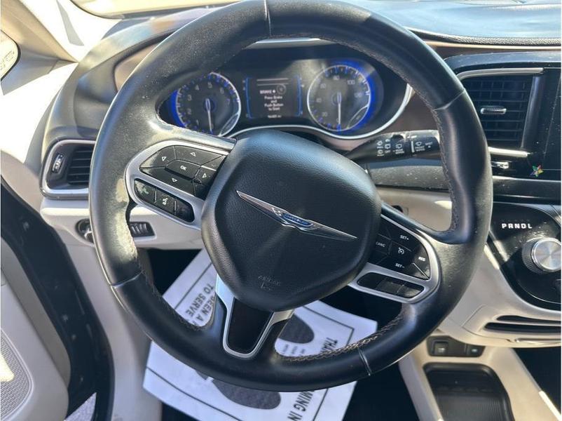 Chrysler Pacifica 2017 price $15,999