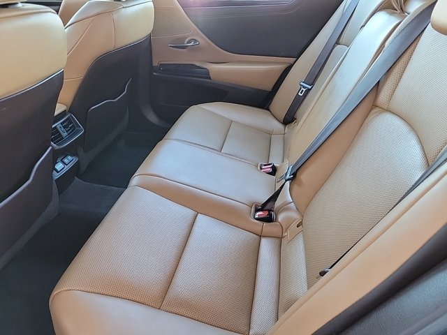 Lexus ES 2020 price $29,194