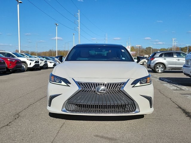 Lexus ES 2019 price $31,605