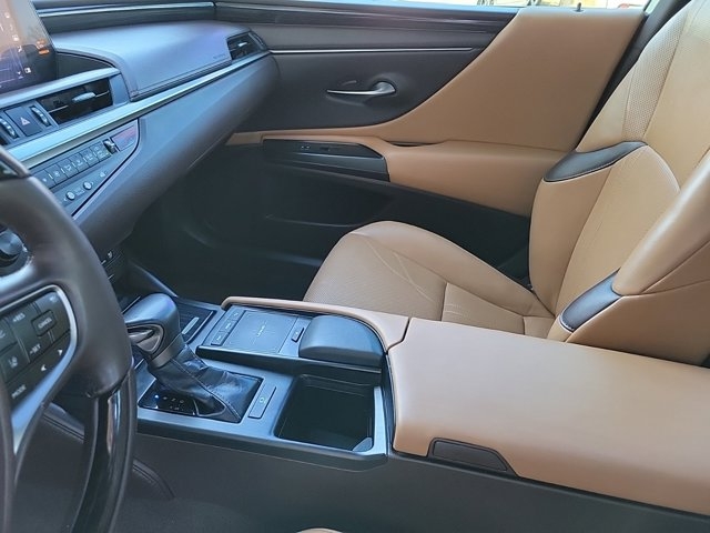 Lexus ES 2019 price $31,605
