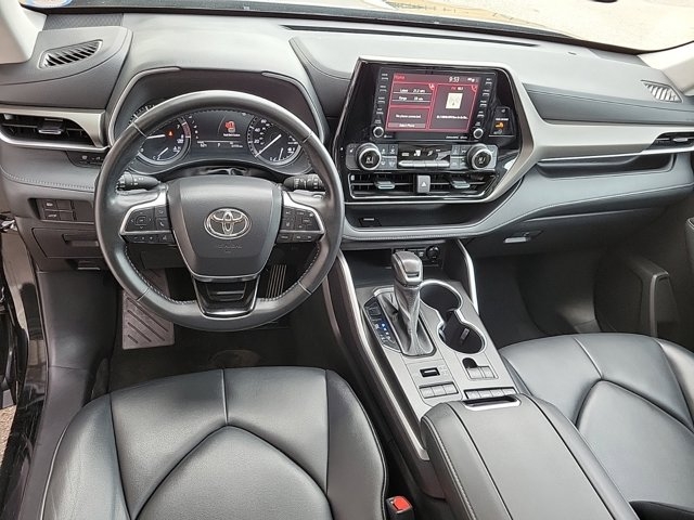 Toyota Highlander 2021 price $32,993