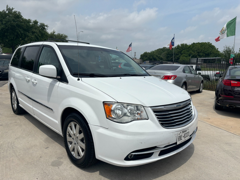 Chrysler Town & Country 2015 price $8,495