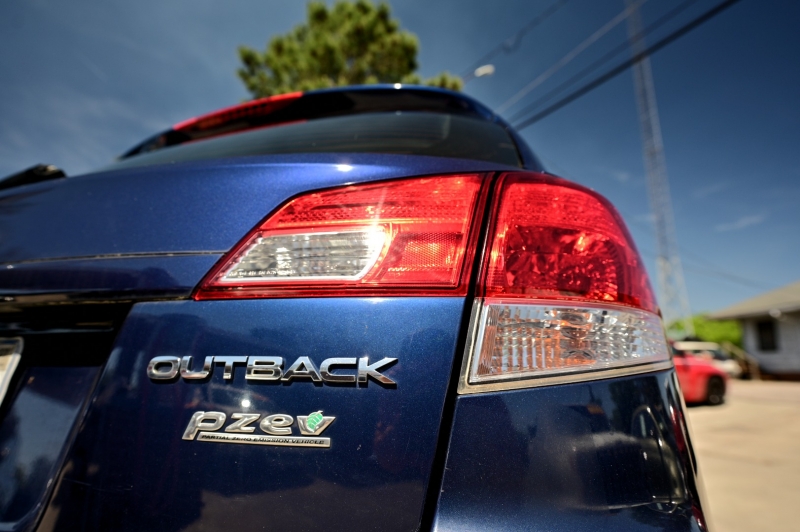 Subaru Outback 2011 price $4,950
