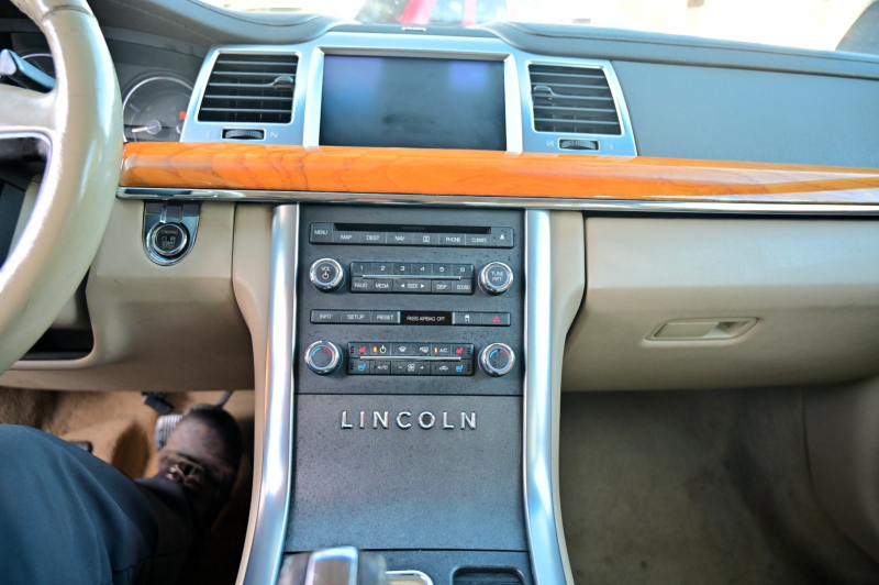 Lincoln MKS 2010 price $5,450