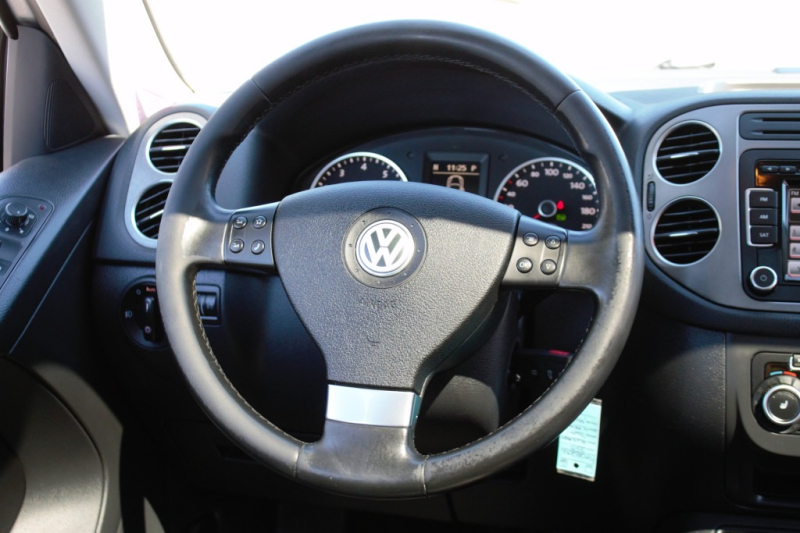Volkswagen Tiguan 2010 price $11,998