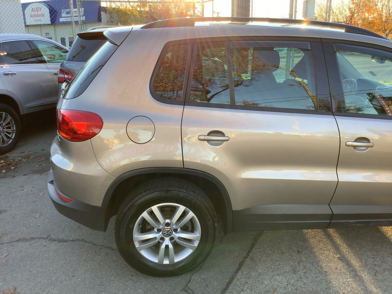 Volkswagen Tiguan 2015 price $19,498