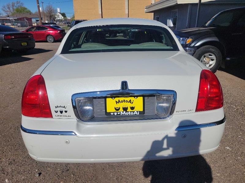 LINCOLN TOWN CAR 2004 price $11,895