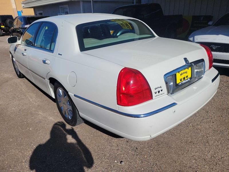 LINCOLN TOWN CAR 2004 price $11,895