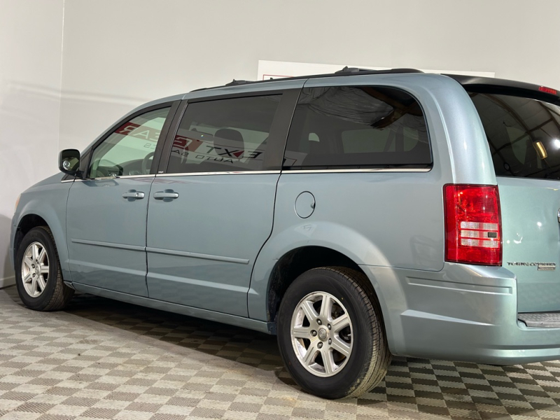 Chrysler Town & Country 2008 price $5,499