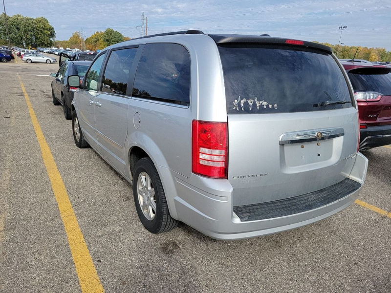 Chrysler Town & Country 2010 price $6,450