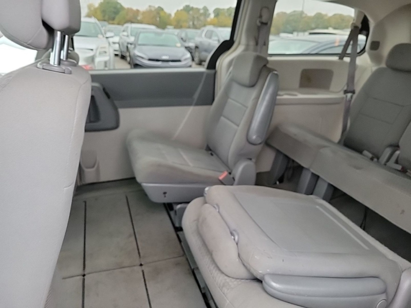 Chrysler Town & Country 2010 price $6,450