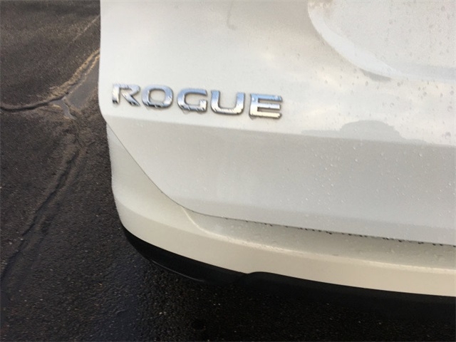 Nissan Rogue 2016 price $14,995