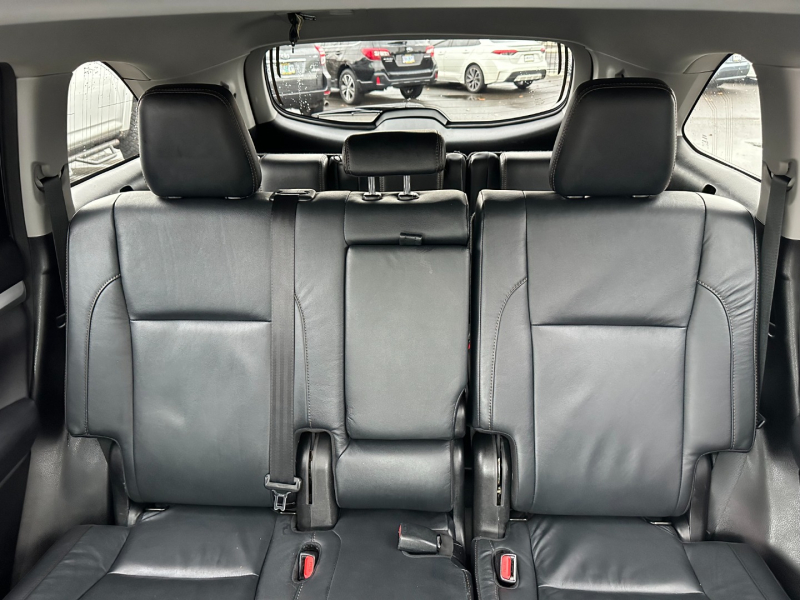 Toyota Highlander 2018 price $31,995