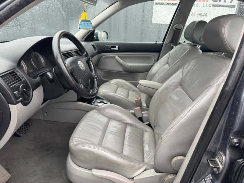 Volkswagen Jetta Sedan 2004 price $3,995