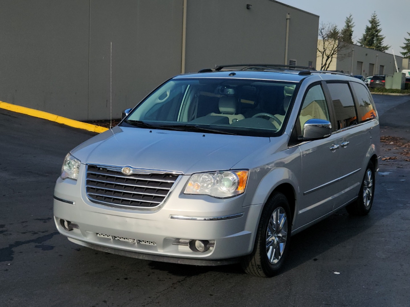 Chrysler Town & Country 2008 price $6,950