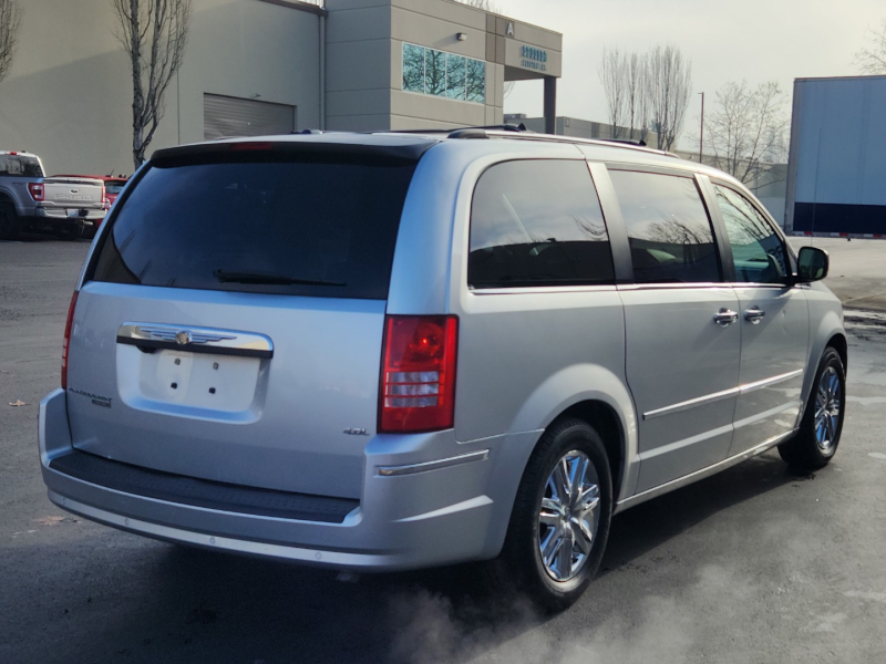 Chrysler Town & Country 2008 price $6,950