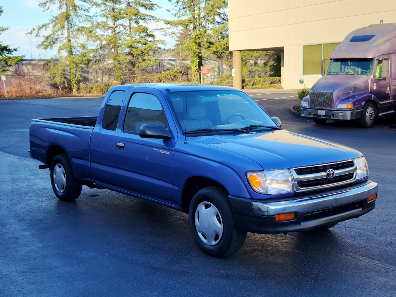 Toyota Tacoma 2000 price $7,950