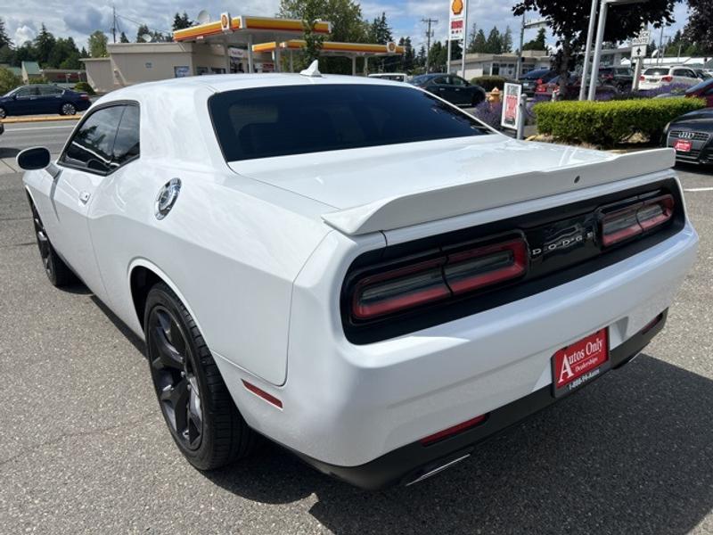 Dodge Challenger 2018 price $19,999