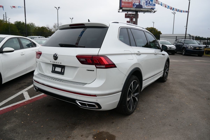 Volkswagen Tiguan 2022 price $33,400