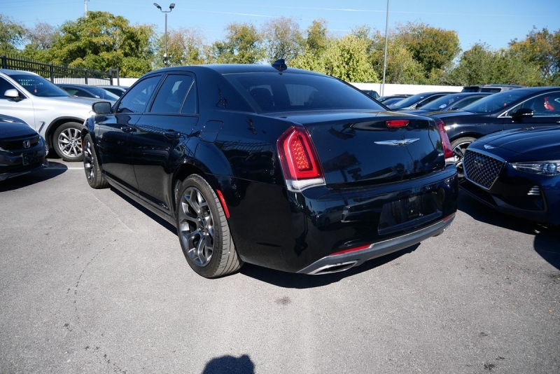 Chrysler 300 2018 price $17,995