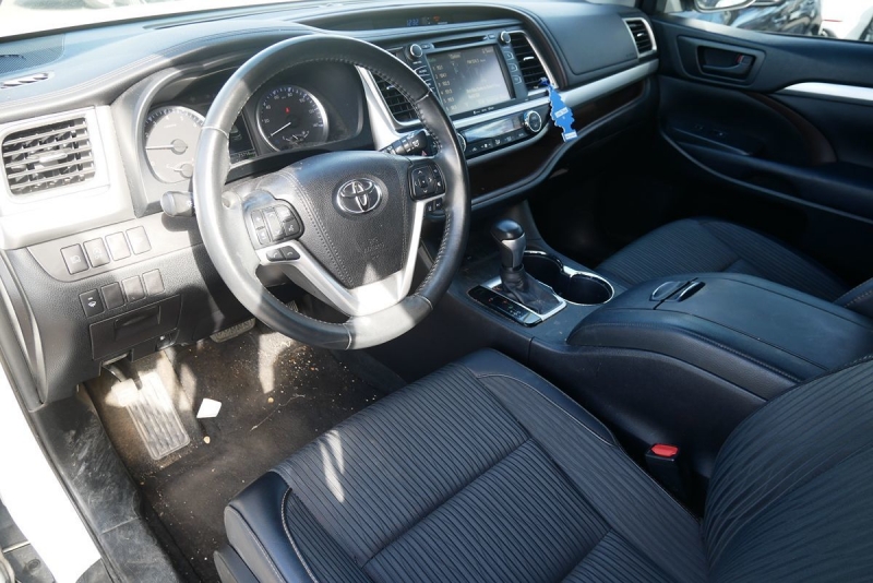 Toyota Highlander 2019 price $25,995