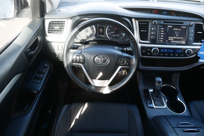 Toyota Highlander 2019 price $25,995