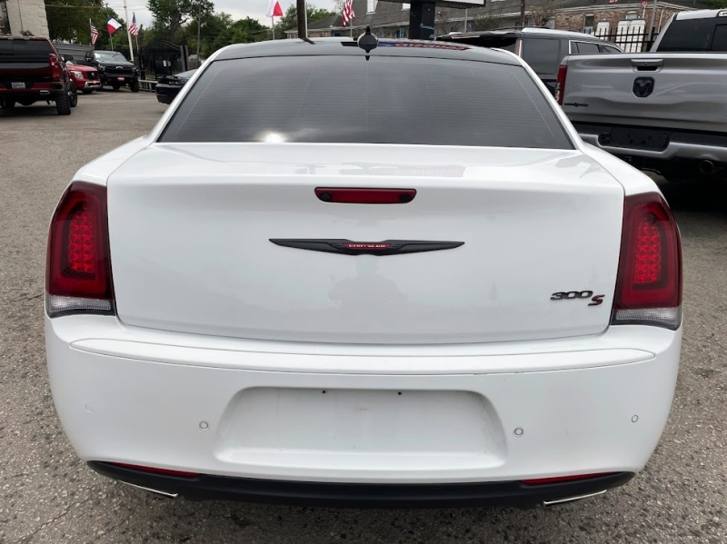 Chrysler 300 2020 price $2,500