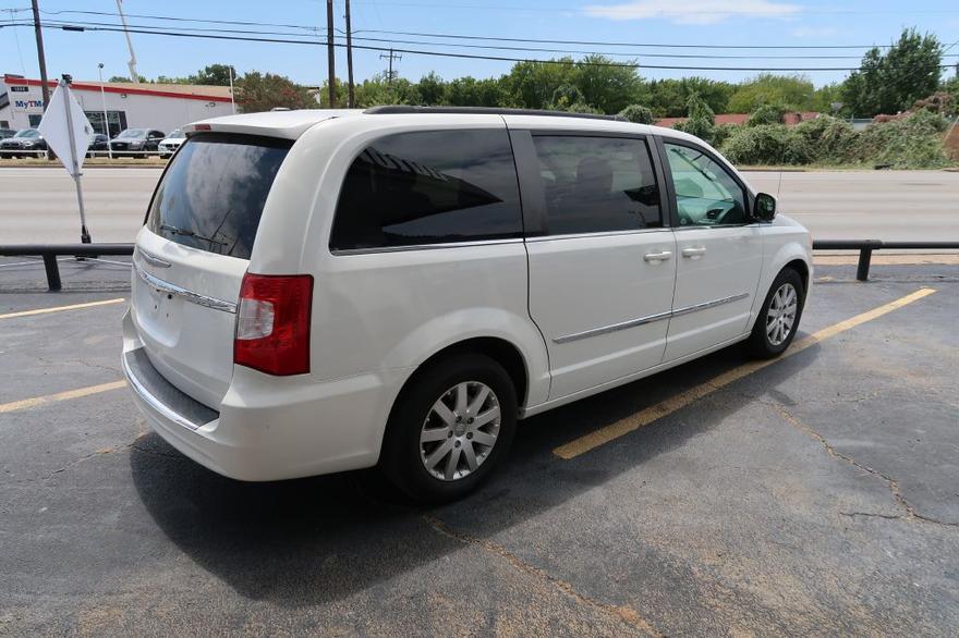 CHRYSLER TOWN & COUNTRY 2013 price $5,650