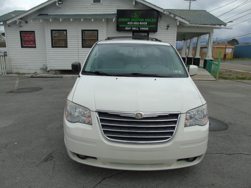 Chrysler Town & Country 2010 price $4,390