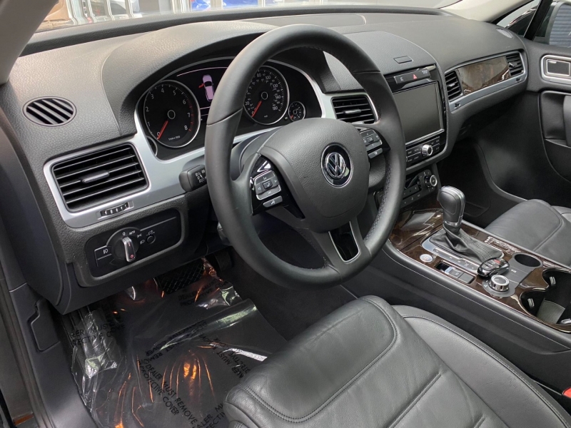 Volkswagen Touareg 2013 price $29,500