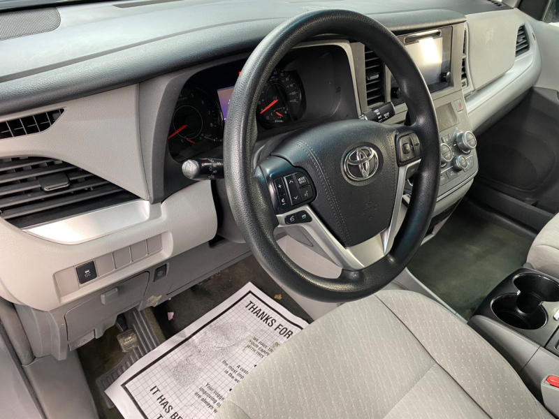 Toyota Sienna 2017 price $13,500