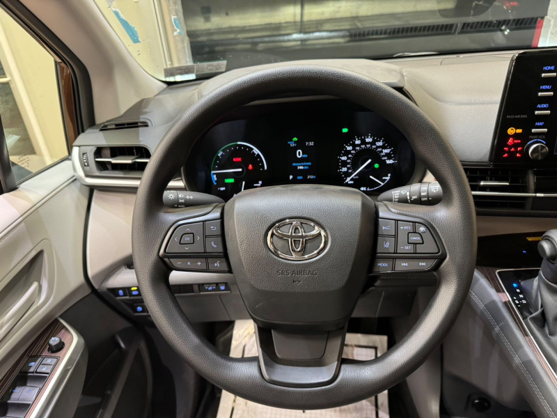 Toyota Sienna 2023 price $77,500