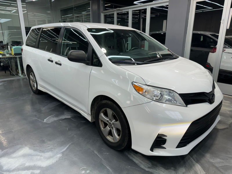 Toyota Sienna 2019 price $26,000