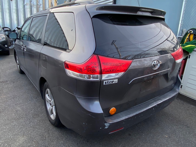 Toyota Sienna 2014 price $6,300