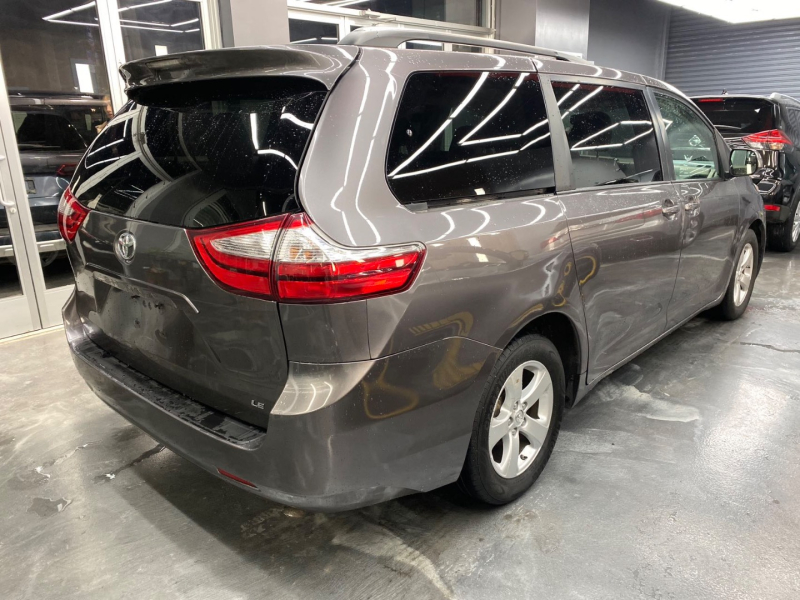 Toyota Sienna 2017 price $14,500