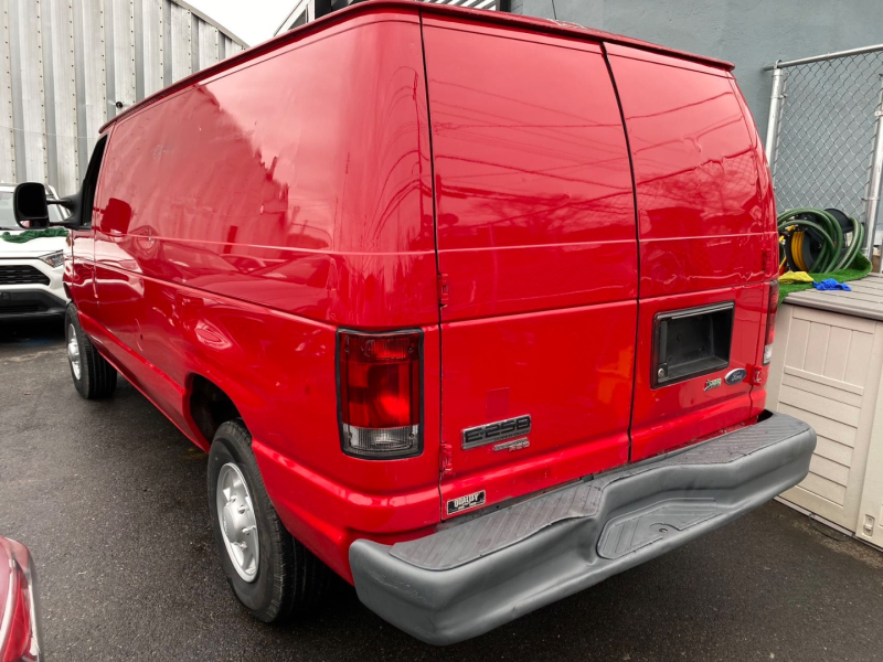 Ford Econoline Cargo Van 2013 price $16,800