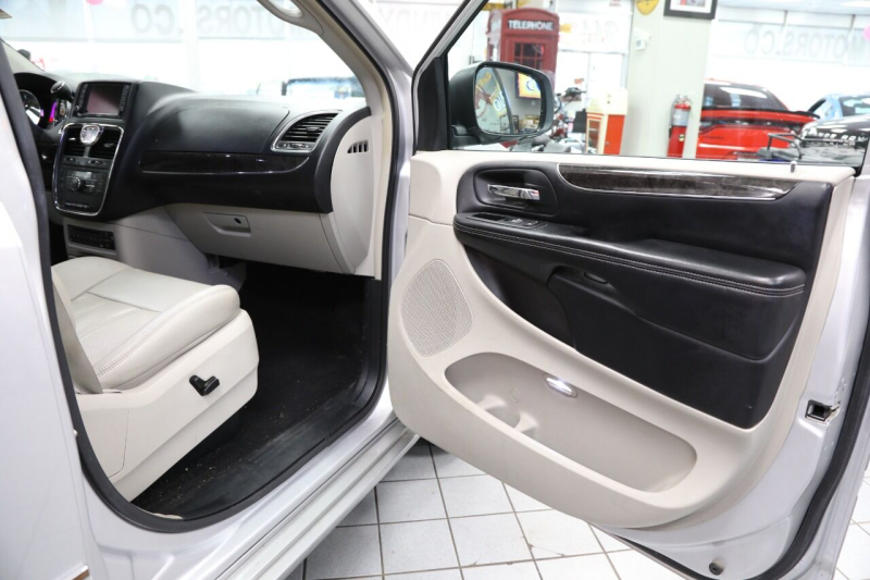 Chrysler Town and Country 2011 price $11,850
